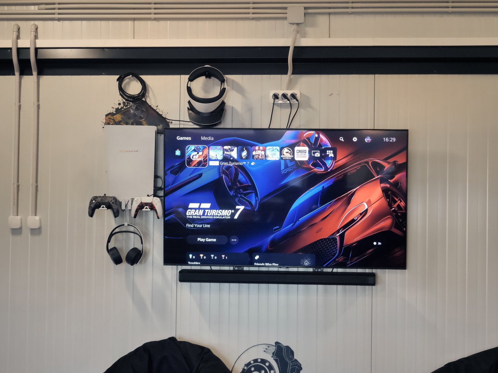 Уютна чакалня в автосервиз AutoXpert